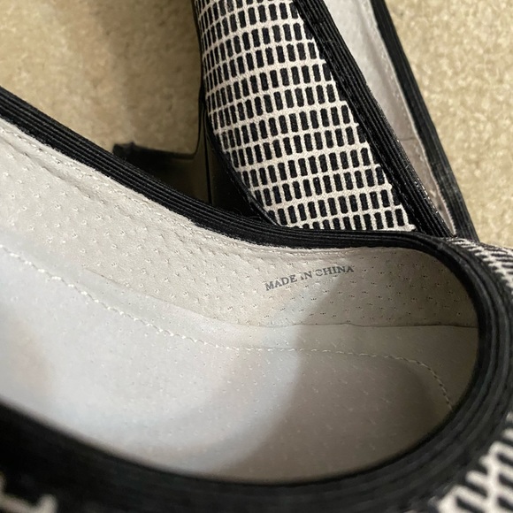 Tahari kitten Women’s heels with/ playful design, Ta-Toby pointed-toe classic - Picture 12 of 16